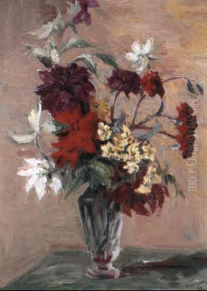 Rote Und Weise Blumen In Glasvase Oil Painting - Gaston Haustrate