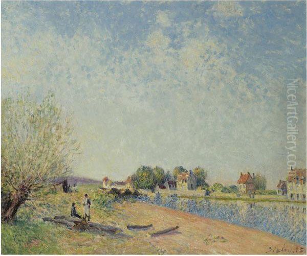 Le Canal Du Loing A Saint-mammes Oil Painting by Alfred Sisley