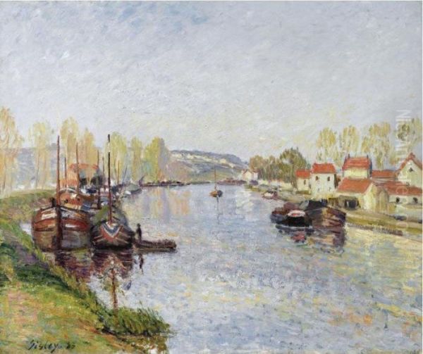 Chalands Sur Le Loing - Le Loing A Saint-mammes Oil Painting by Alfred Sisley