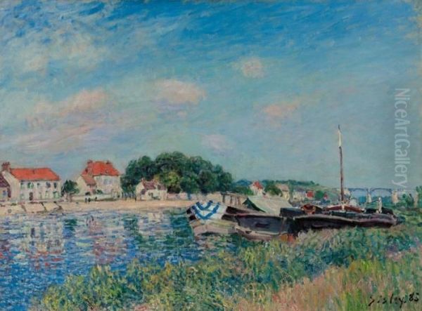 Bords Du Loing A Saint-mammes Oil Painting by Alfred Sisley