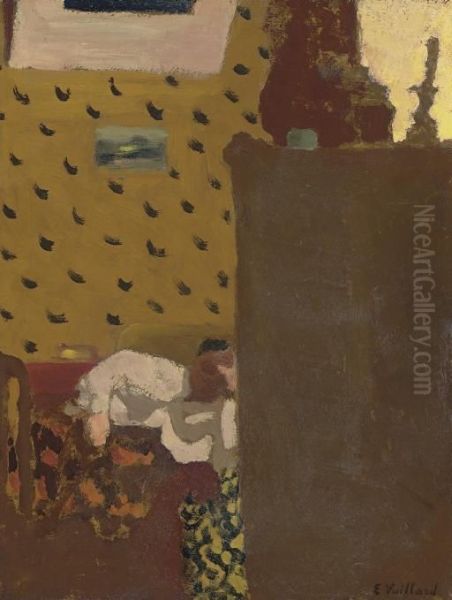 Femme Au Chiffonier Oil Painting by Jean-Edouard Vuillard