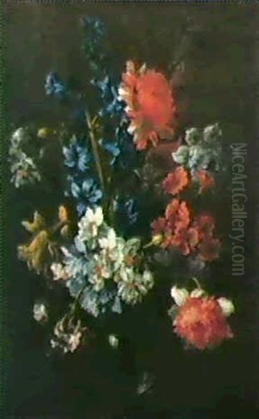 Bouquet De Fleurs Bleues, Rouges Et Blanches Dans Un Vase   Translucide by Nicolas Baudesson